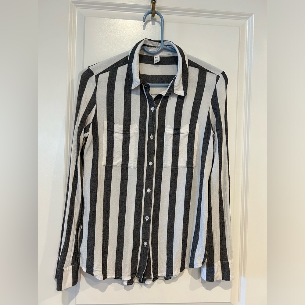 Black and white long sleeved blouse S
